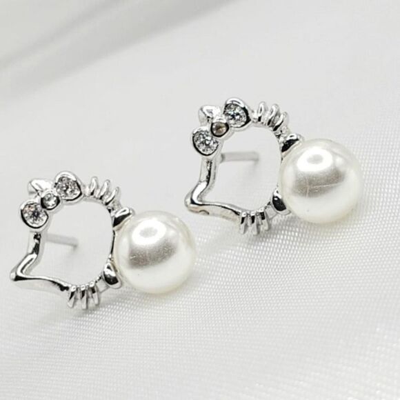 2/$20 Brand New Hello Kitty with Pearl S925 Silver Earrings - Picture 2 of 3